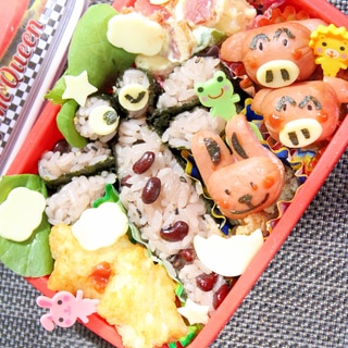 長男の大好物☆赤飯で作る秋の赤とんぼおにぎり弁当